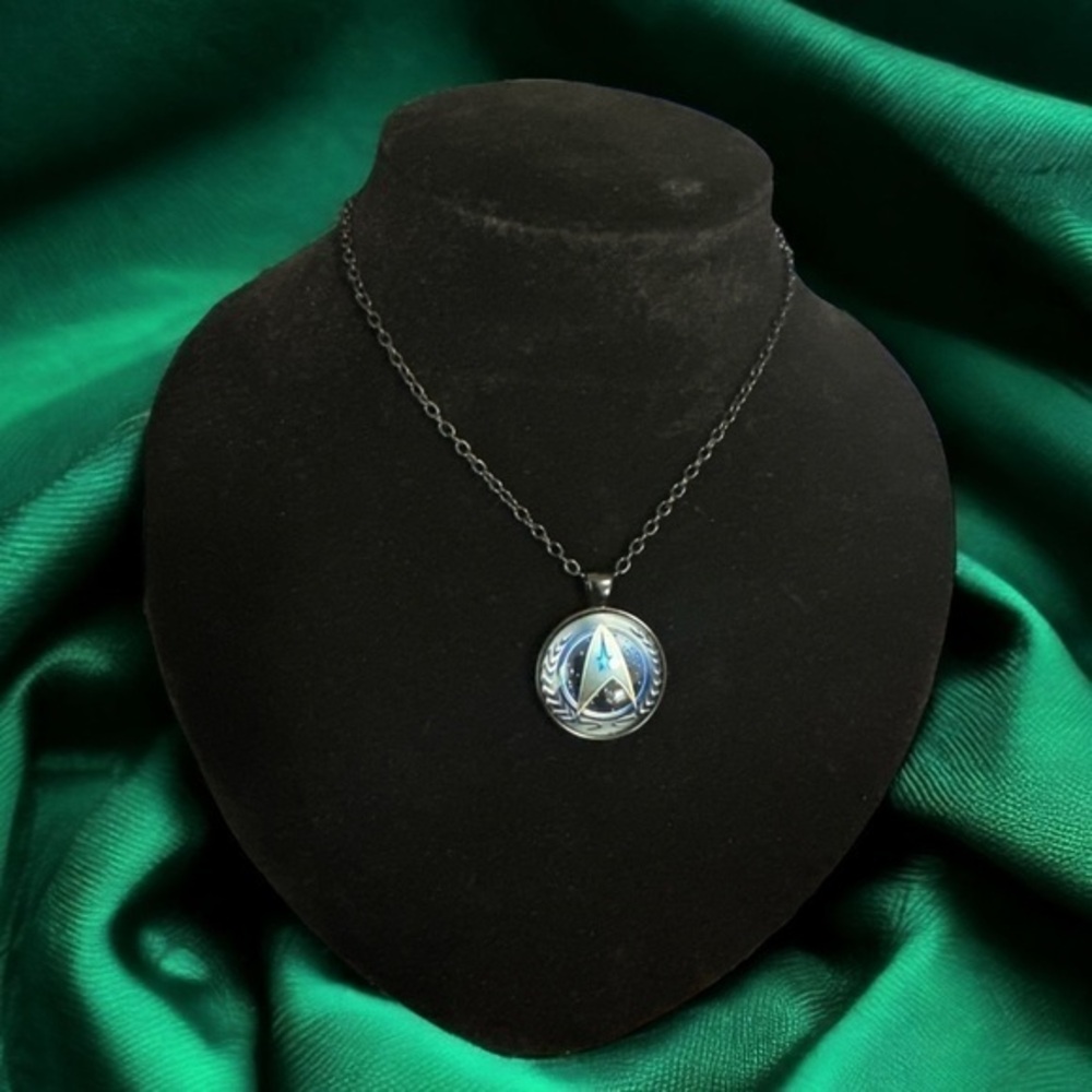 Star Fleet Necklace​​​‎ 🦕